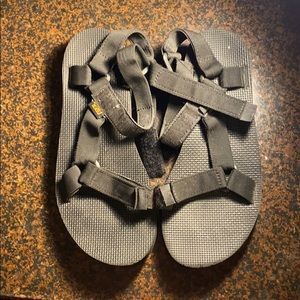 Black tevas